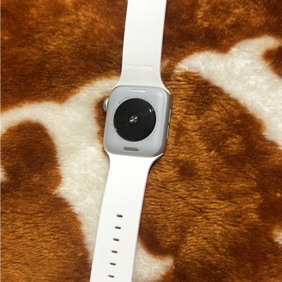Apple Watch 40MM aluminum - Picture 2 of 2
